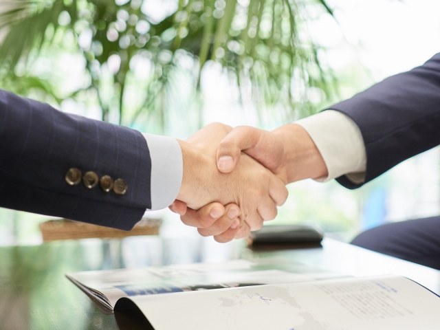 shakehands